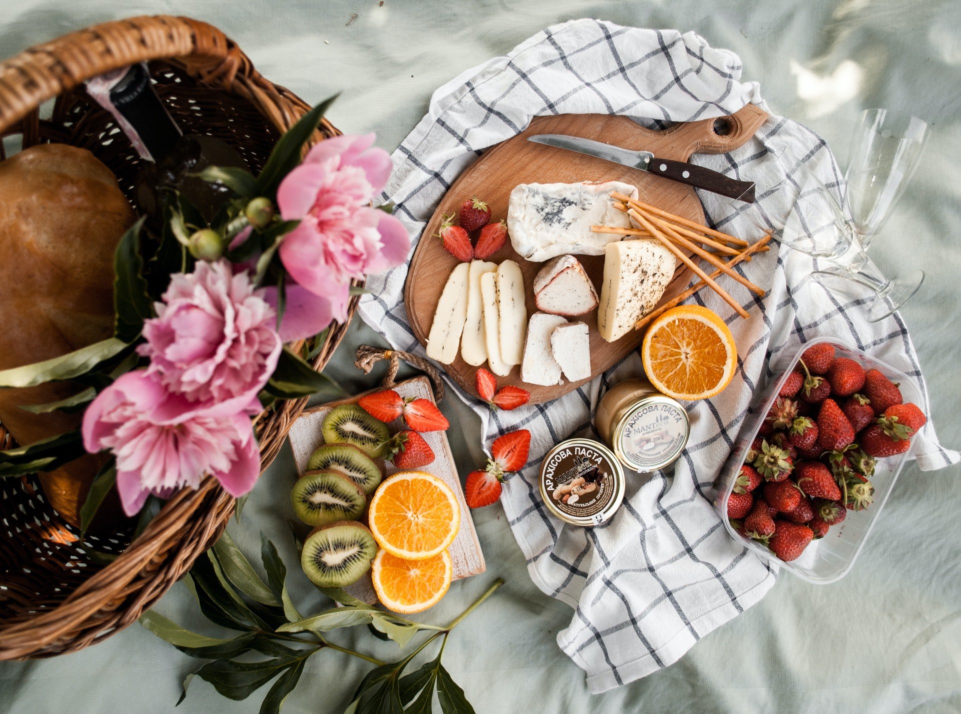 6 Things to Bring for an Aesthetic Picnic