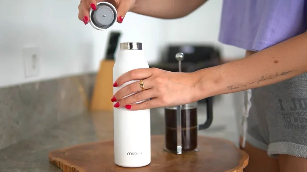 Muggp smart water bottle with an alarm